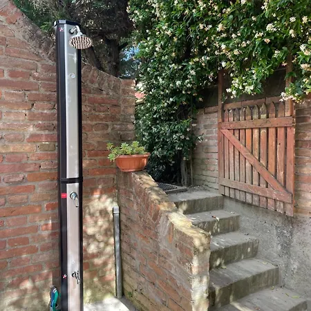 Casa Matilde Piano Terra 100mq Con Parking E Piscina アパート フェラーラ